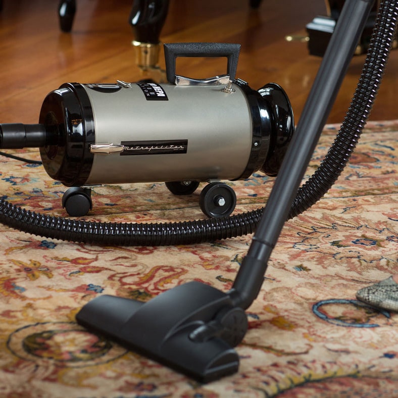 Using the MetroVac Evolution Vacuum In Action On Carpet