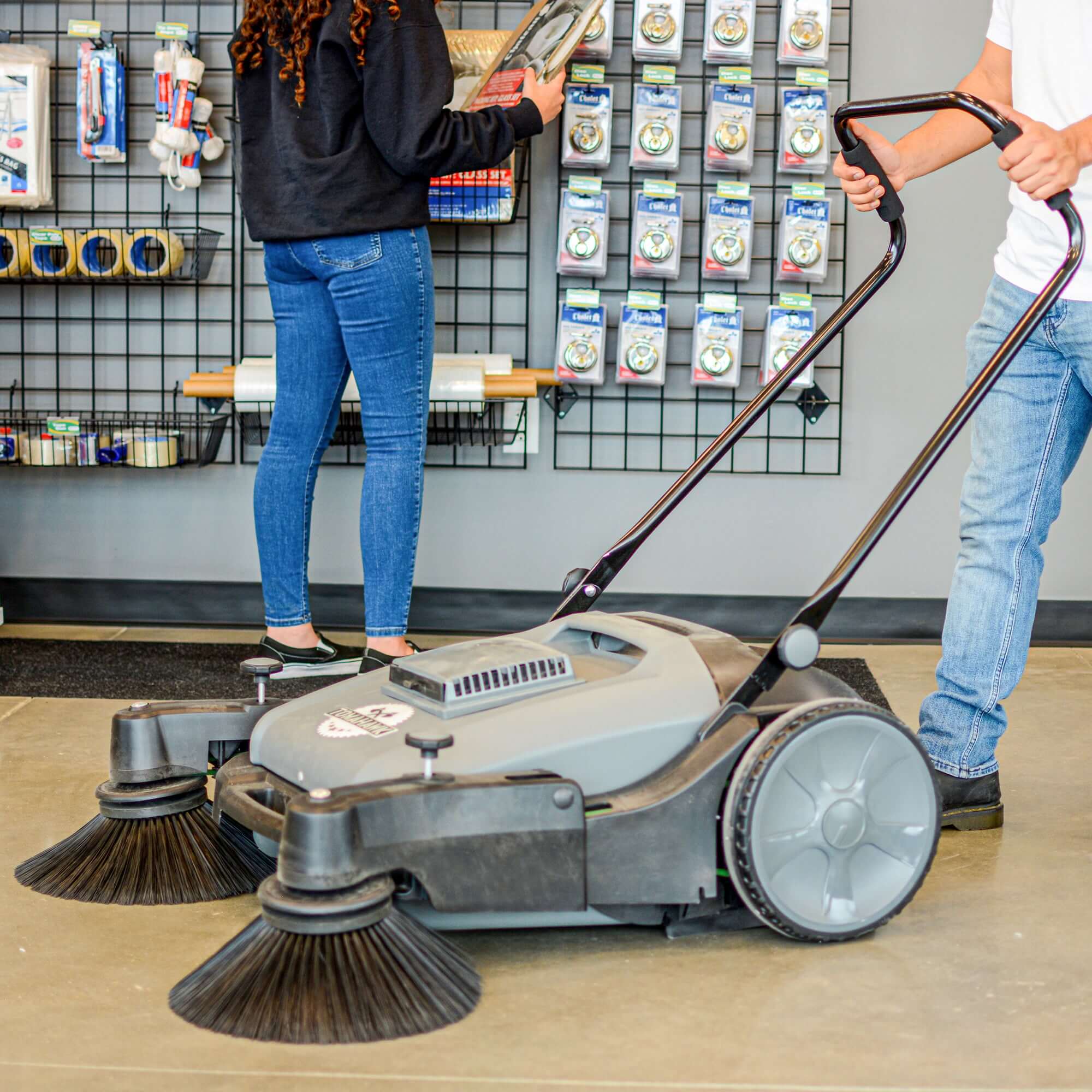 Tomahawk sweeeper - using the push sweeper inside on hard floors